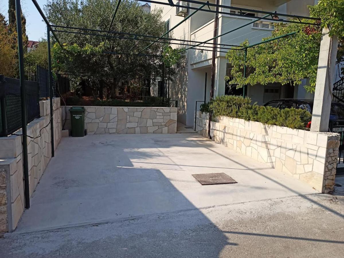 Apartments Romarin Супетар Екстериор снимка
