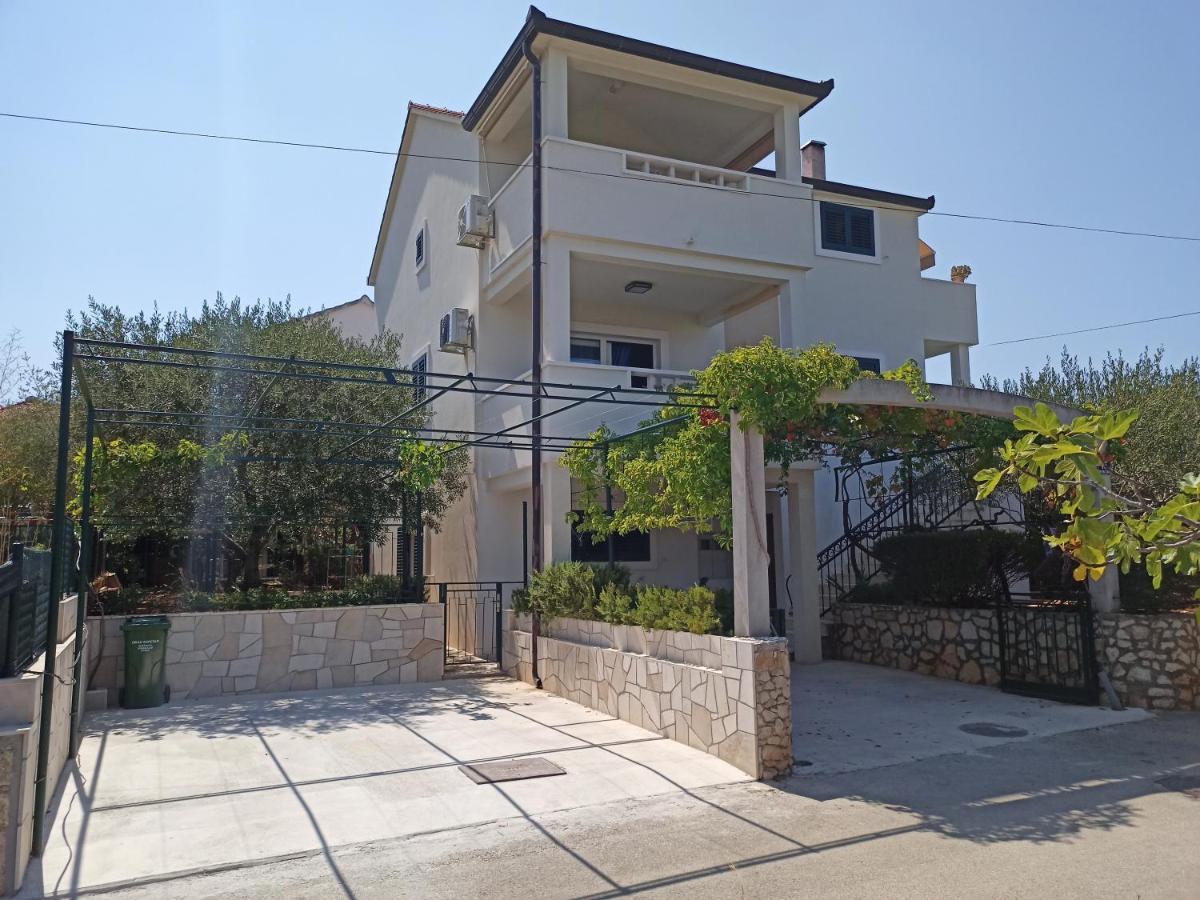 Apartments Romarin Супетар Екстериор снимка
