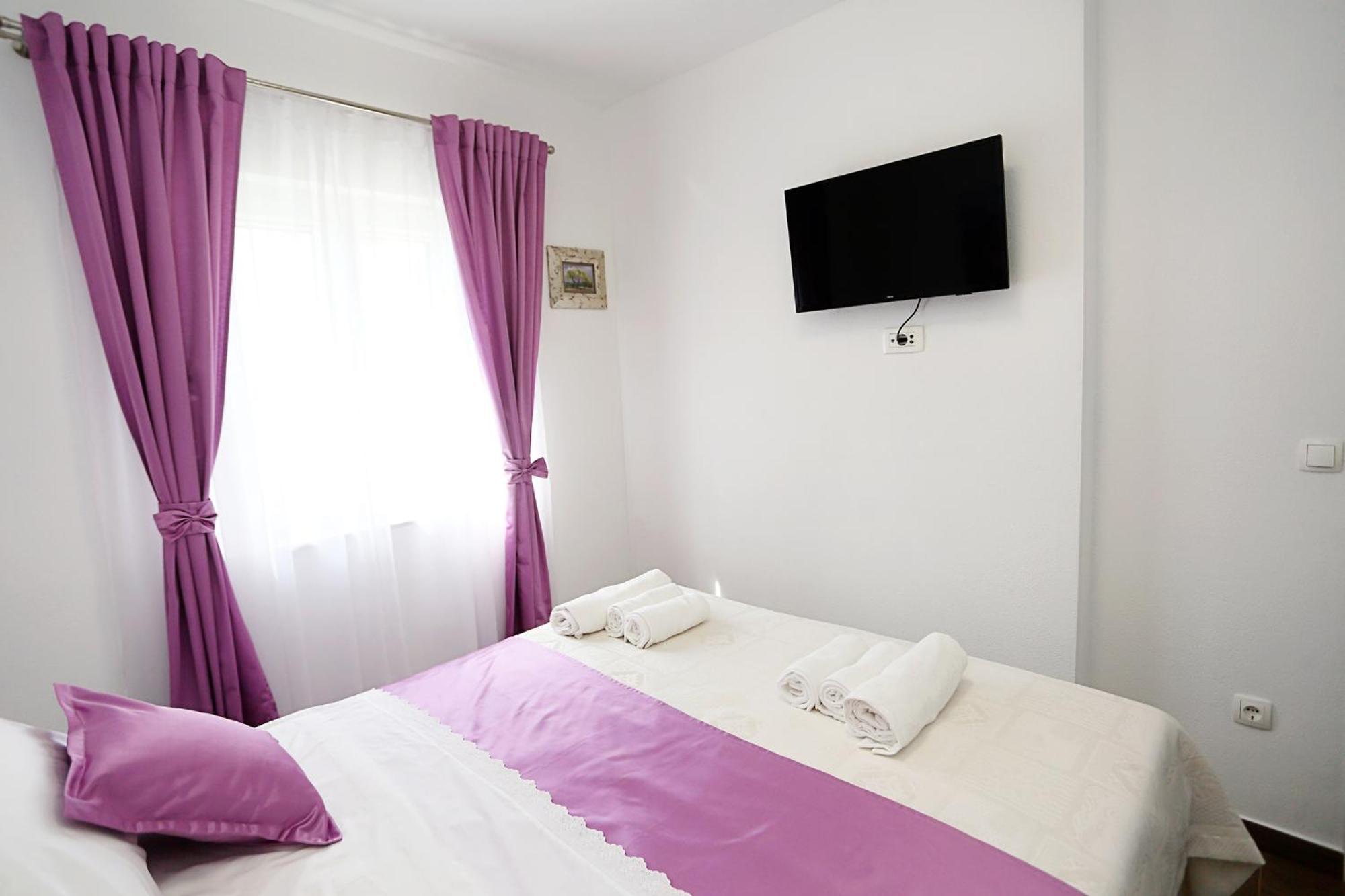 Apartments Romarin Супетар Екстериор снимка