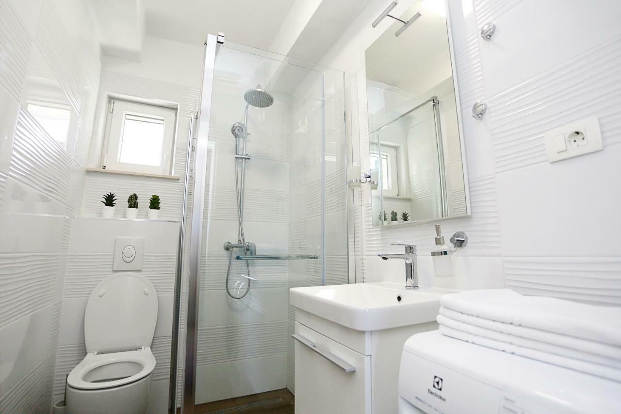 Apartments Romarin Супетар Екстериор снимка